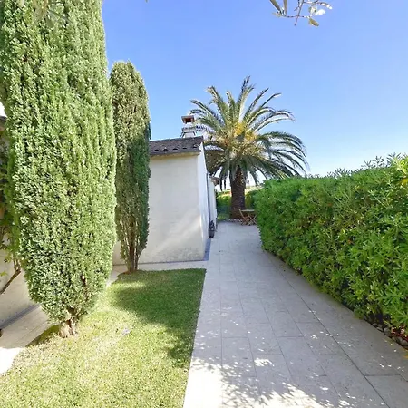 Nice Holiday Home Grimaud Casa vacanze Grimaud
